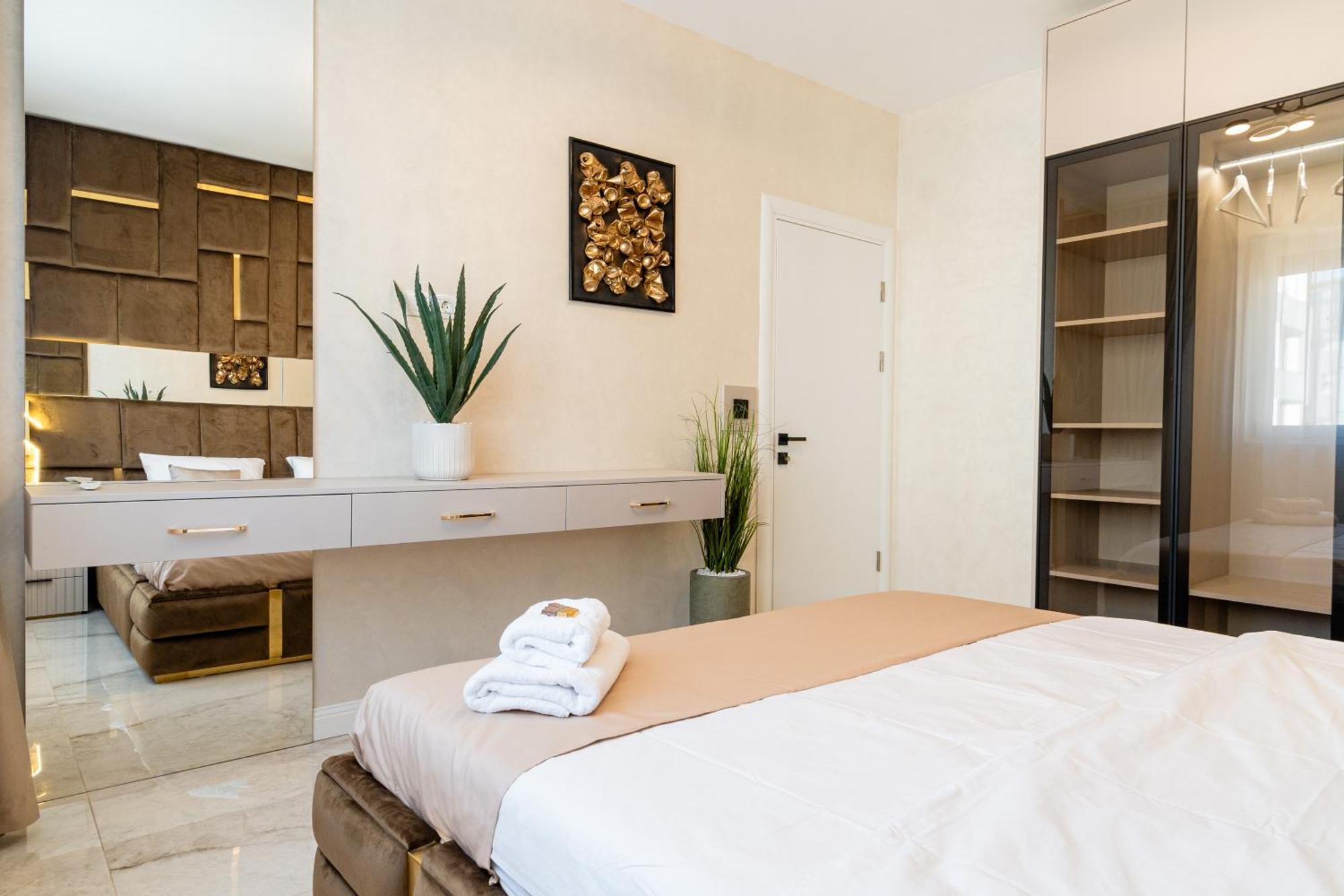 Fashion Stay-Valentino Apartment - By Openhouse Giroc Extérieur photo
